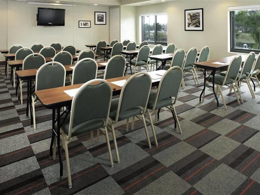 Four Points By Sheraton Fort Myers Airport Exteriör bild