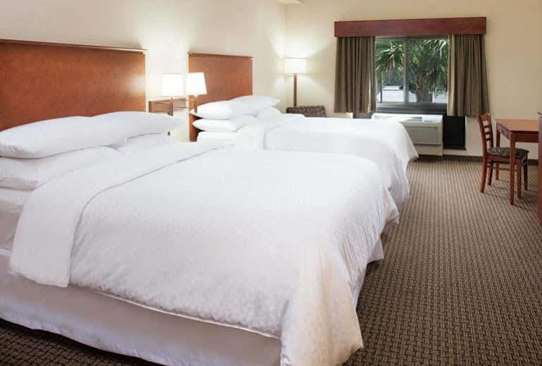 Four Points By Sheraton Fort Myers Airport Exteriör bild