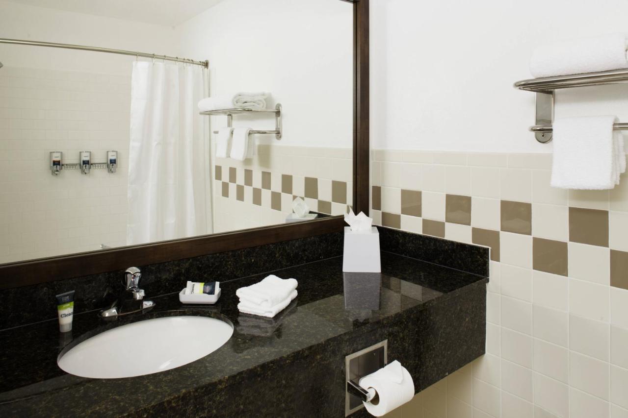 Four Points By Sheraton Fort Myers Airport Exteriör bild