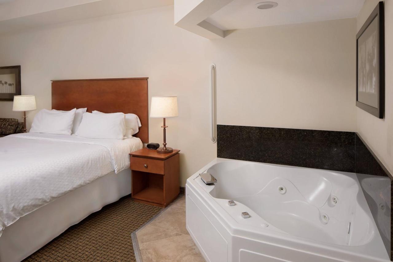 Four Points By Sheraton Fort Myers Airport Exteriör bild